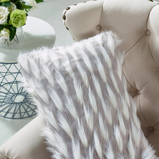 Color, Texture & Symmetry: Decorating With Throw Pillows | Home Soft Things