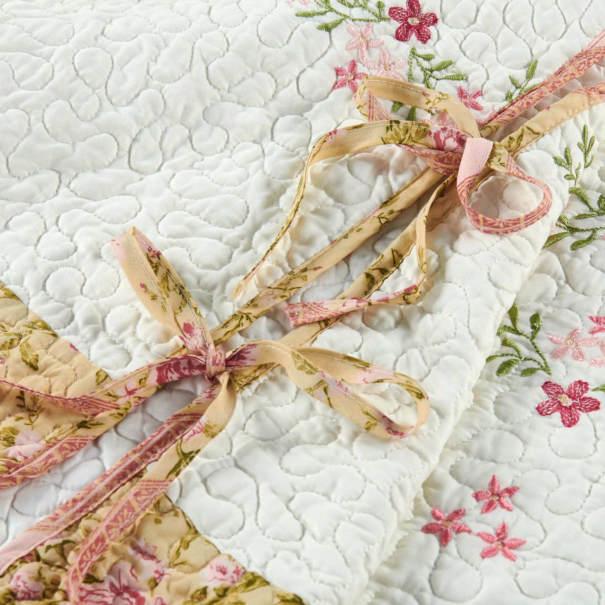 4 Piece Esme Daybed Bedspread Cover Set (75" x 39")