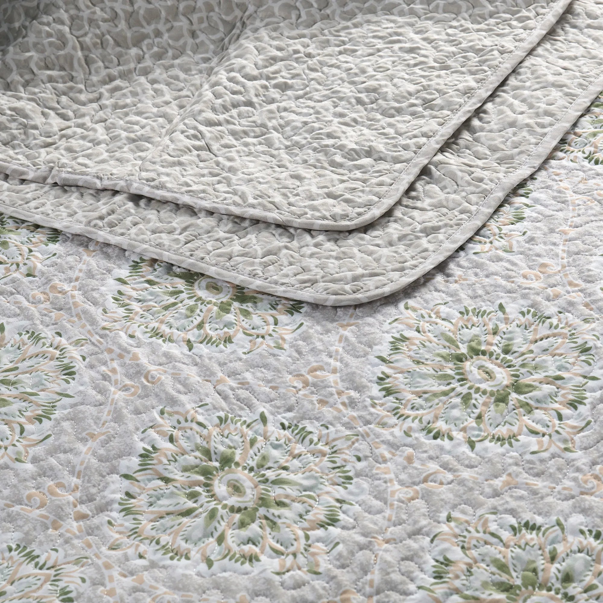 5 Piece Bloom Medallion Printed Microfiber Quilt Bedspread Set