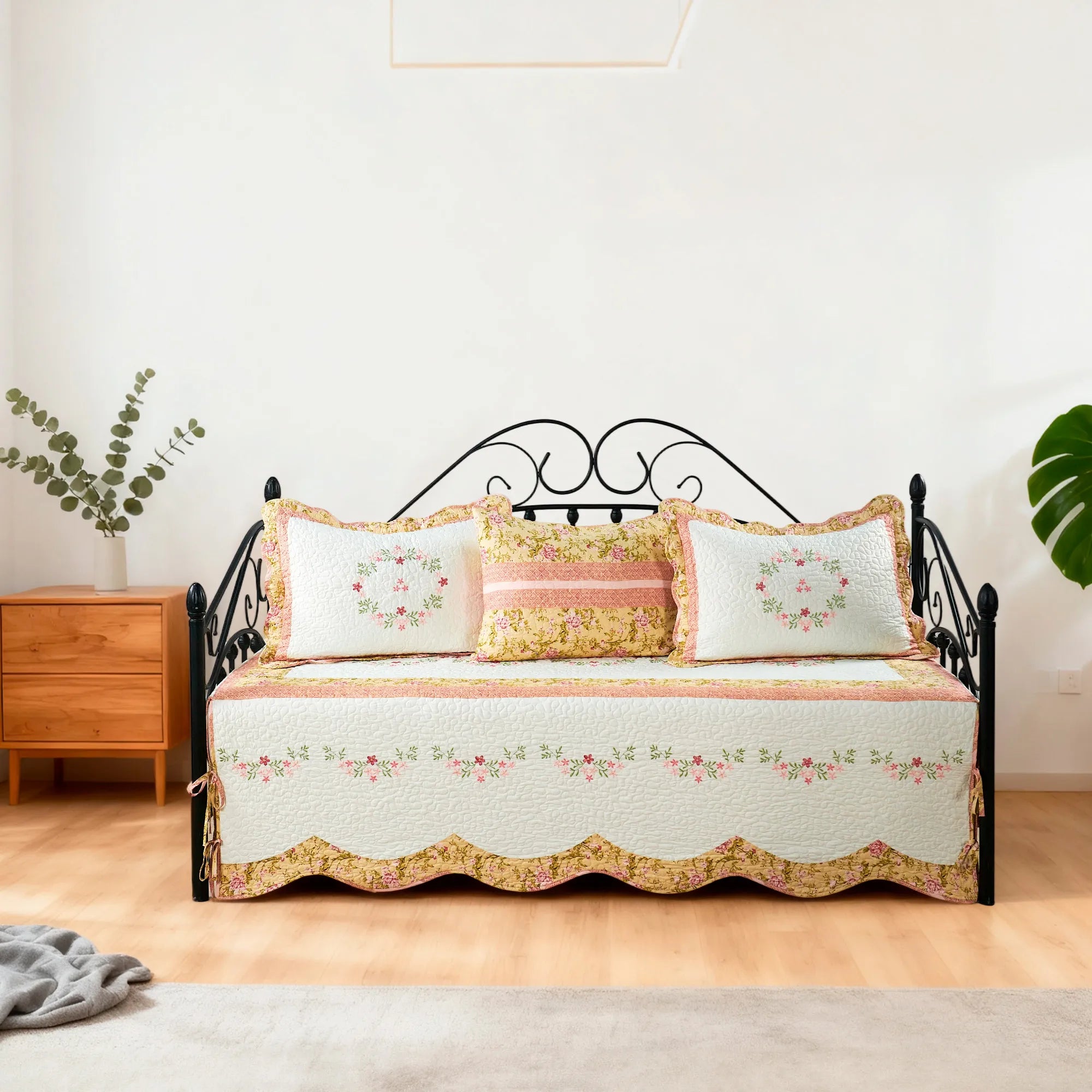 4 Piece Esme Daybed Bedspread Cover Set (75" x 39")