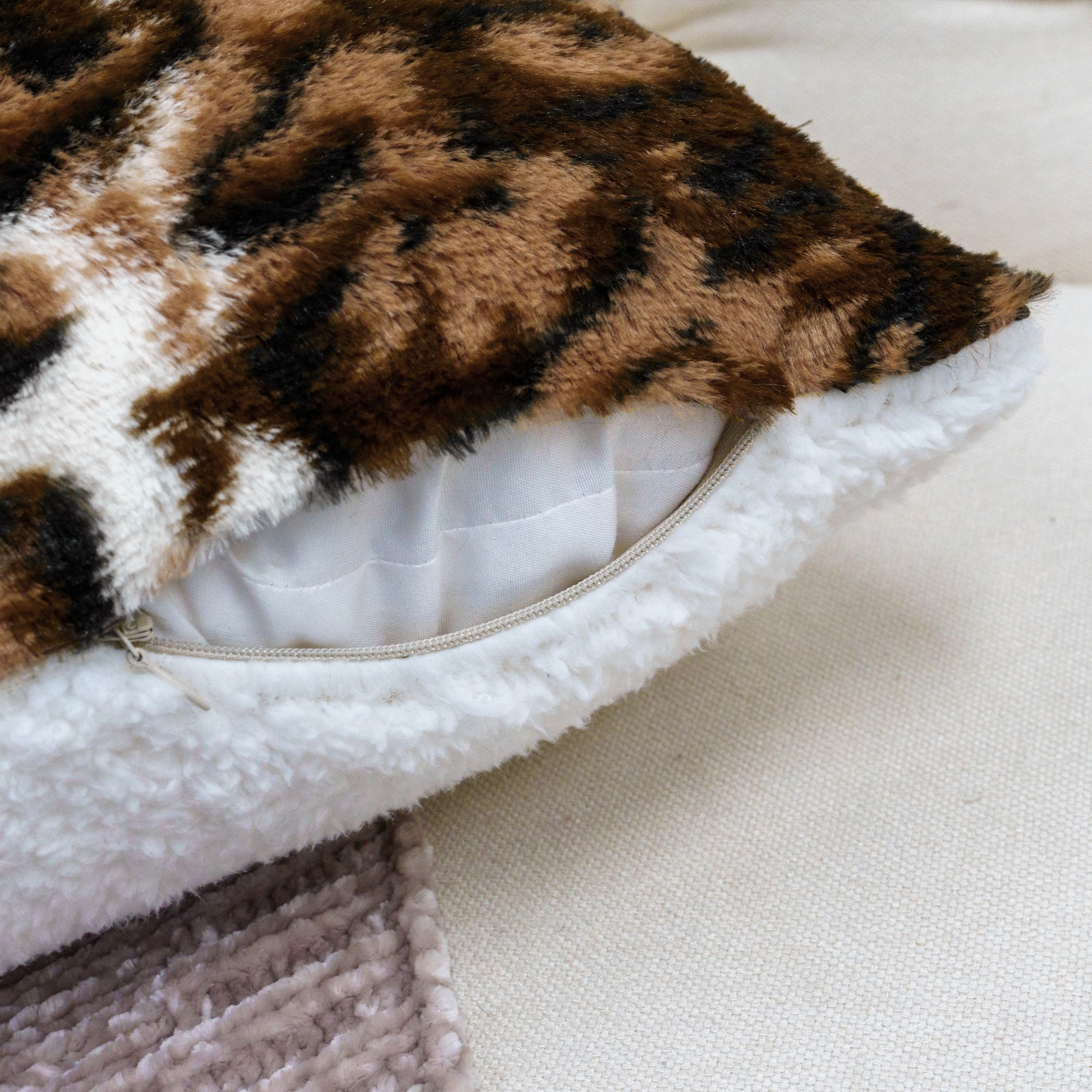 ML LEOPARD Faux Fur 2 Piece Decorative Pillow Covers (20" x 20")