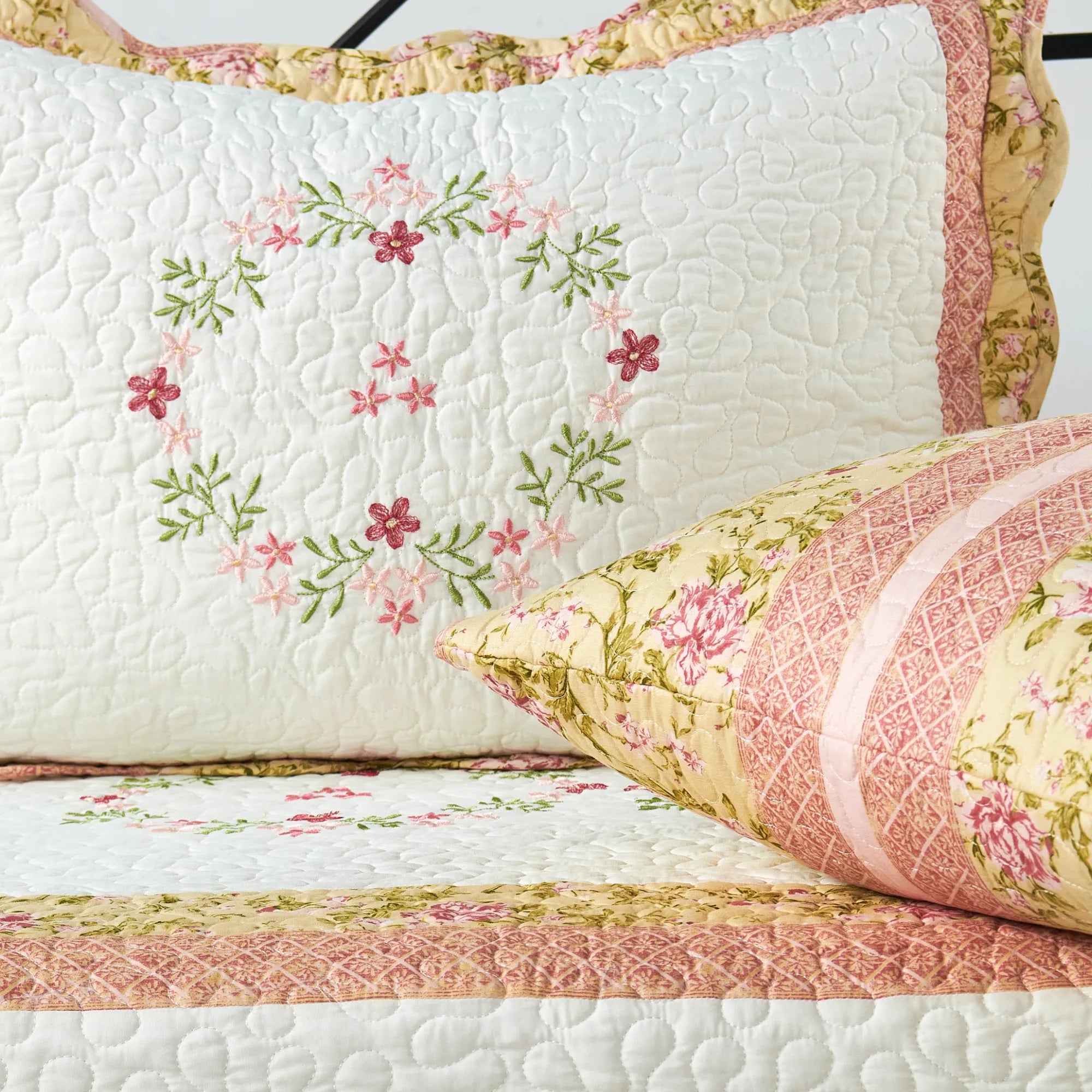 4 Piece Esme Daybed Bedspread Cover Set (75" x 39")