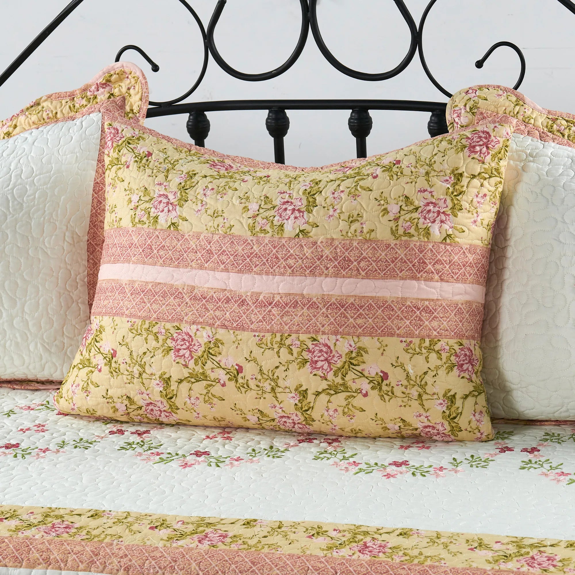 4 Piece Esme Daybed Bedspread Cover Set (75" x 39")