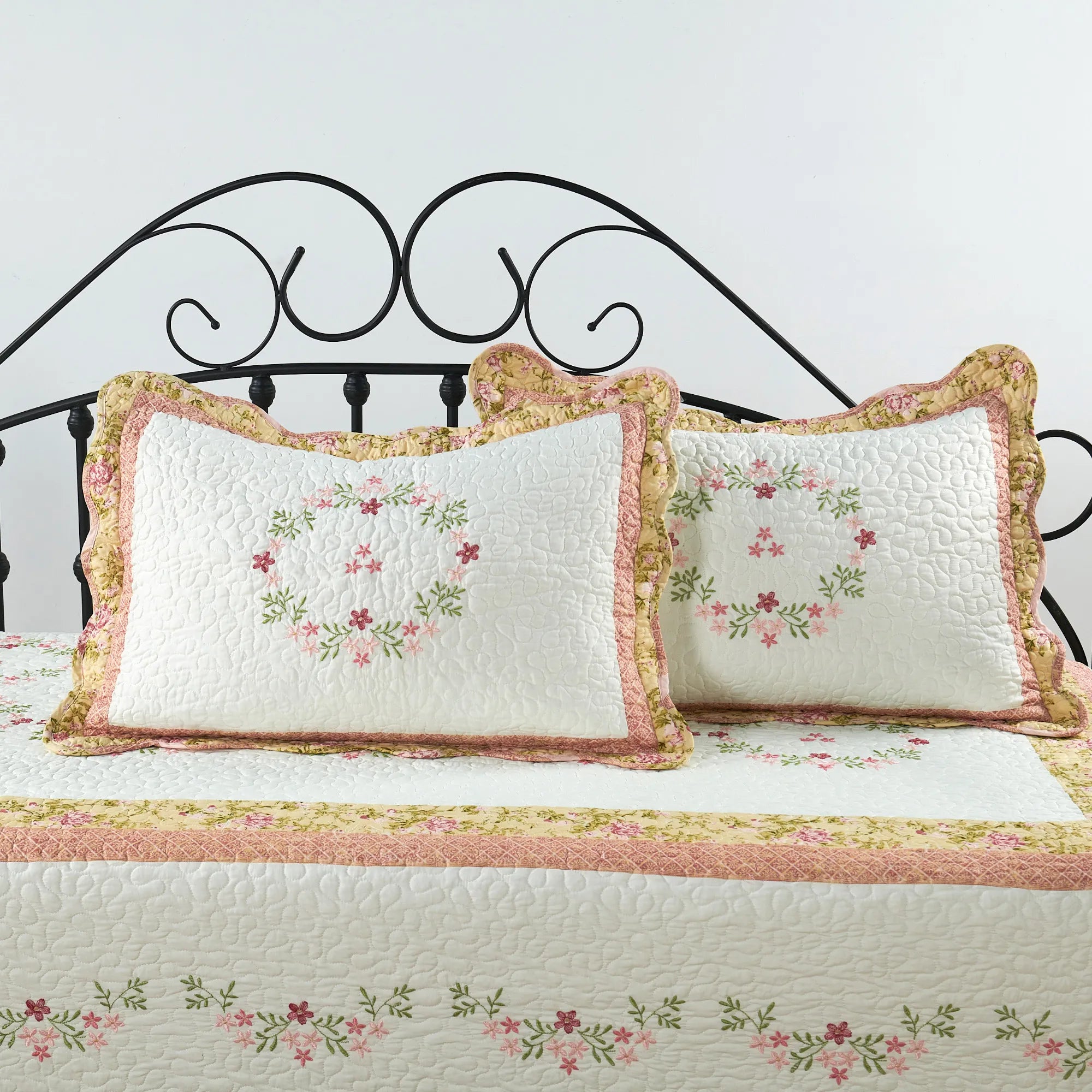 4 Piece Esme Daybed Bedspread Cover Set (75" x 39")