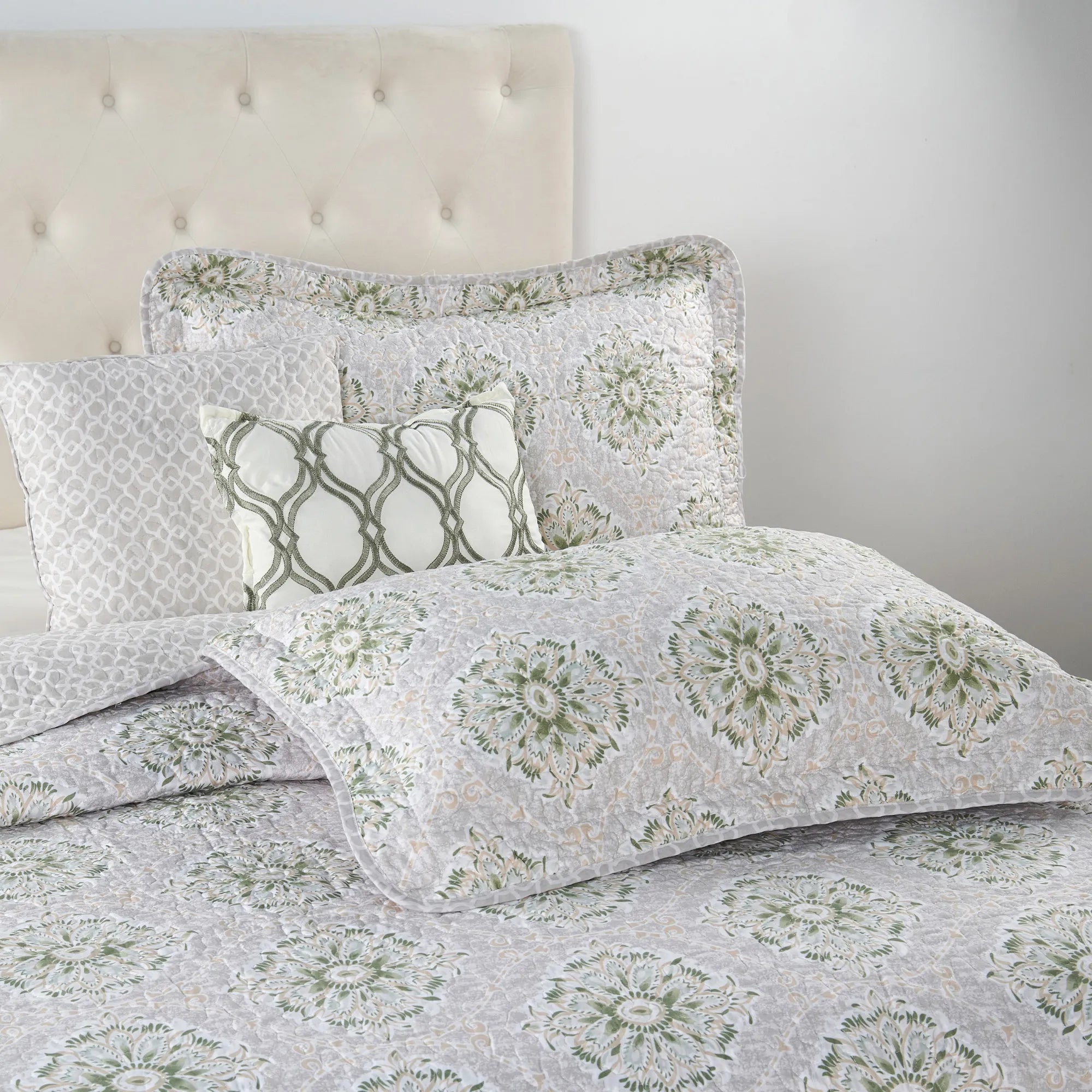 5 Piece Bloom Medallion Printed Microfiber Quilt Bedspread Set