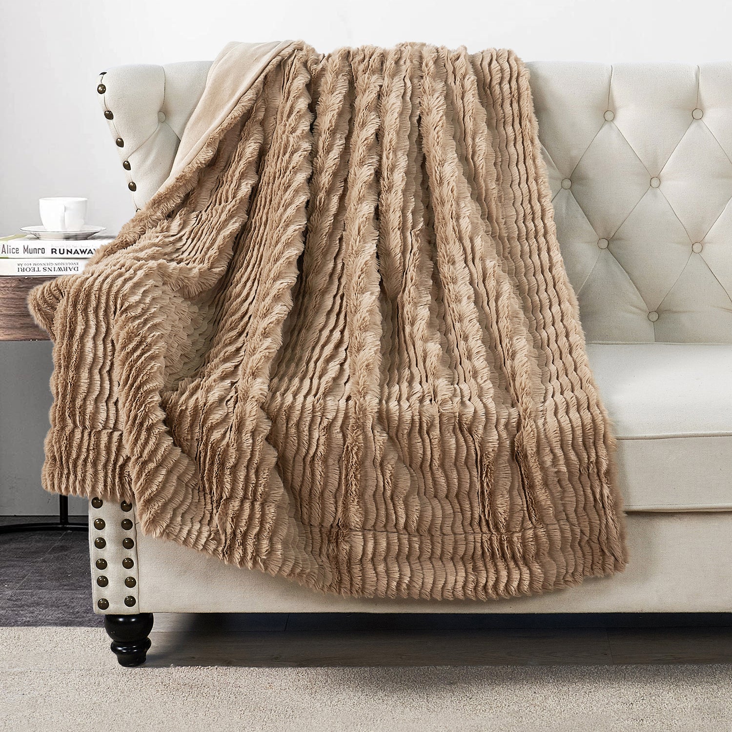 Wavy Pattern Faux Fur Throw Blanket (50"x60")