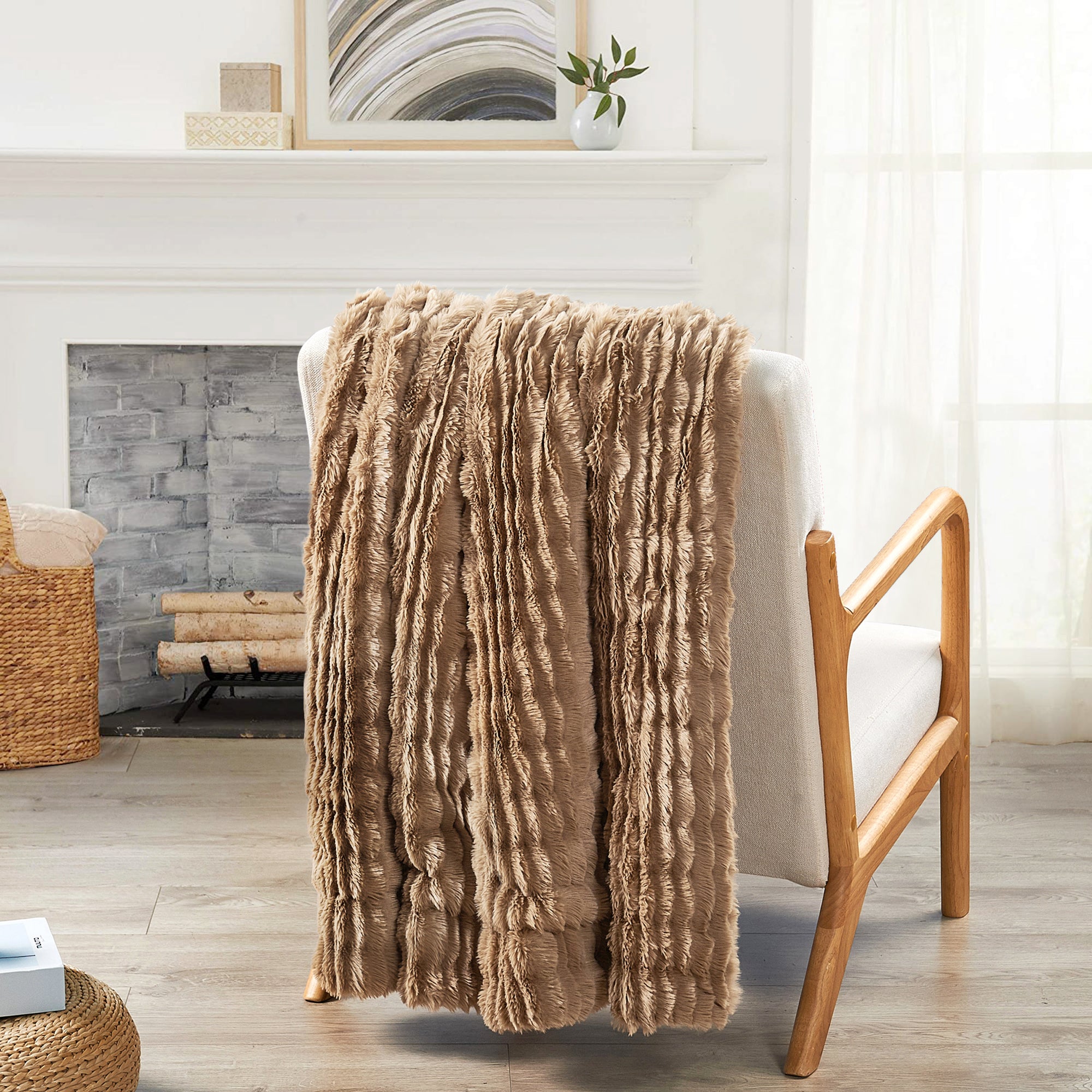 Wavy Pattern Faux Fur Throw Blanket (50"x60")