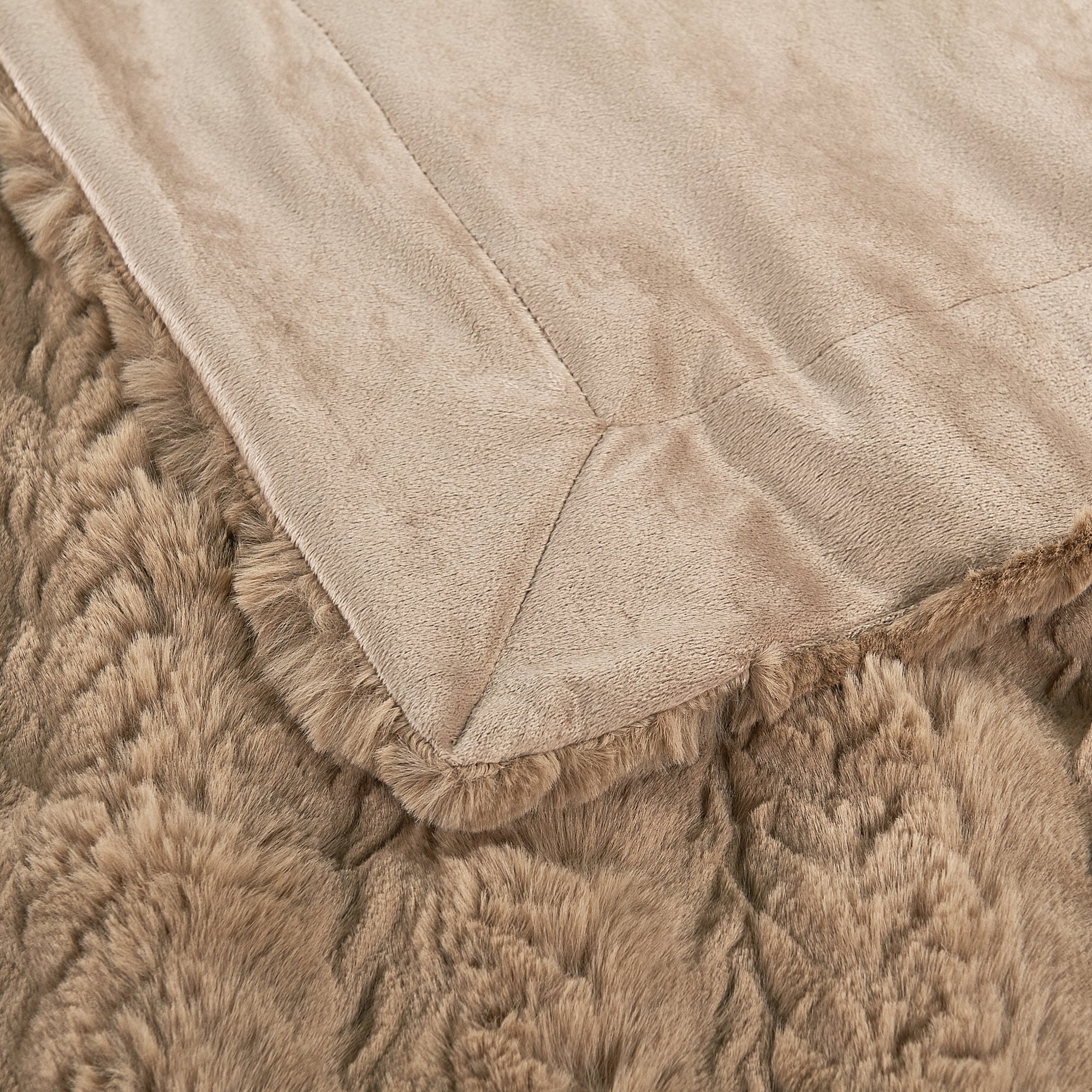 Tread Pattern Rabbit Faux Fur Throw Blanket (50"x60")