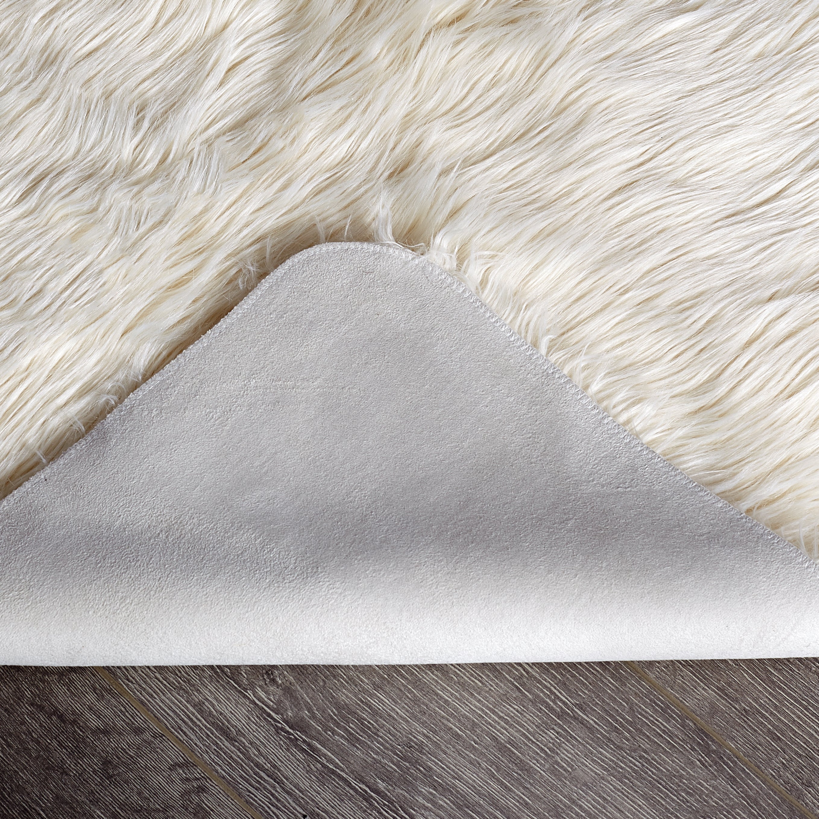 Shaggy Faux Fur Rug (3"x6")