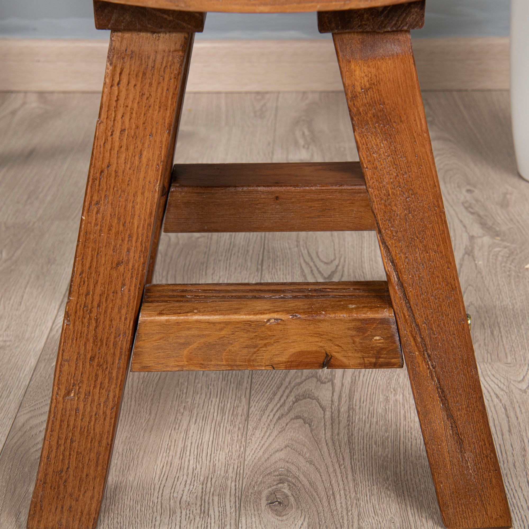 Old Pine Wood Round Stool (14" x 14" x 18")