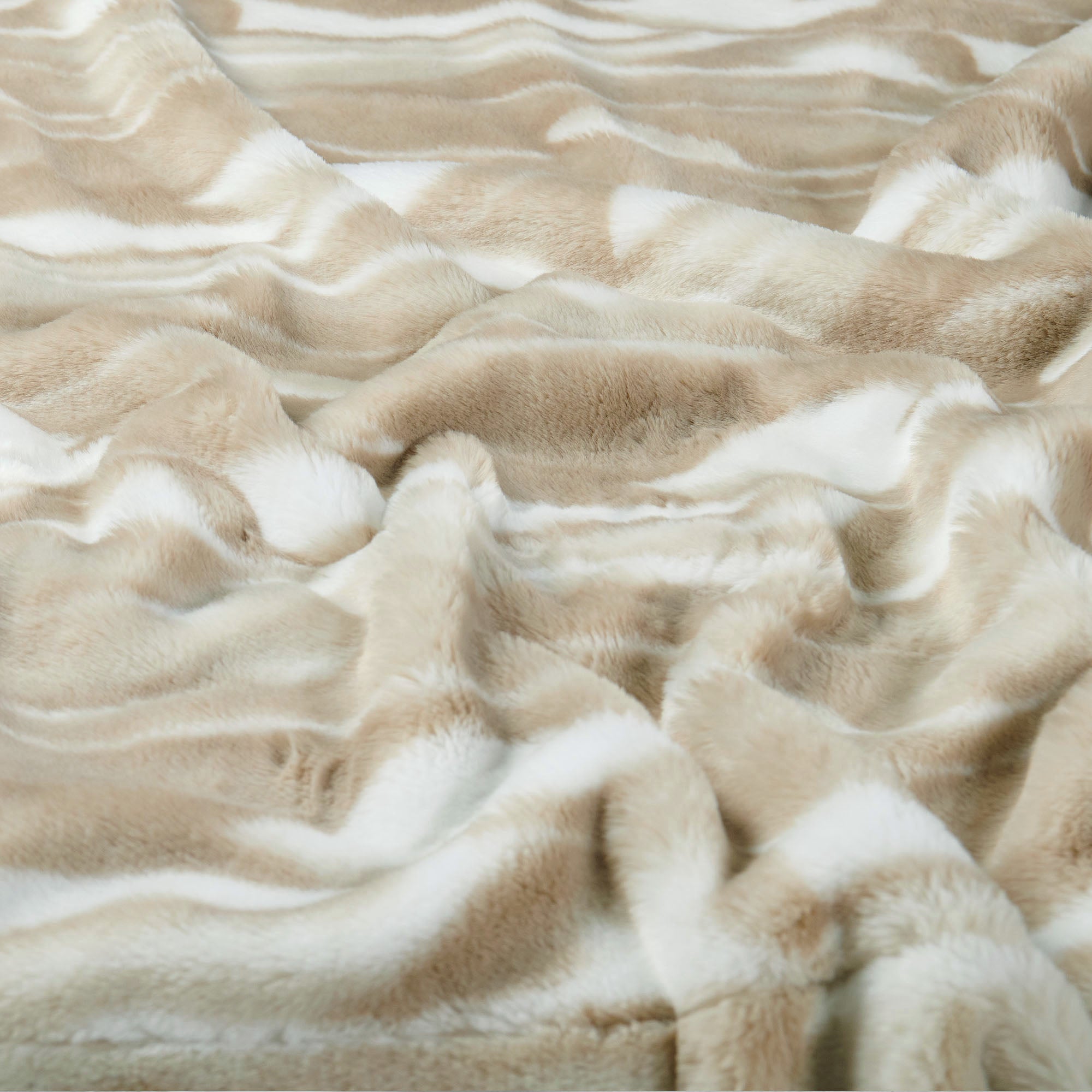 Beaver Faux Fur Throw Blanket (50"x60")