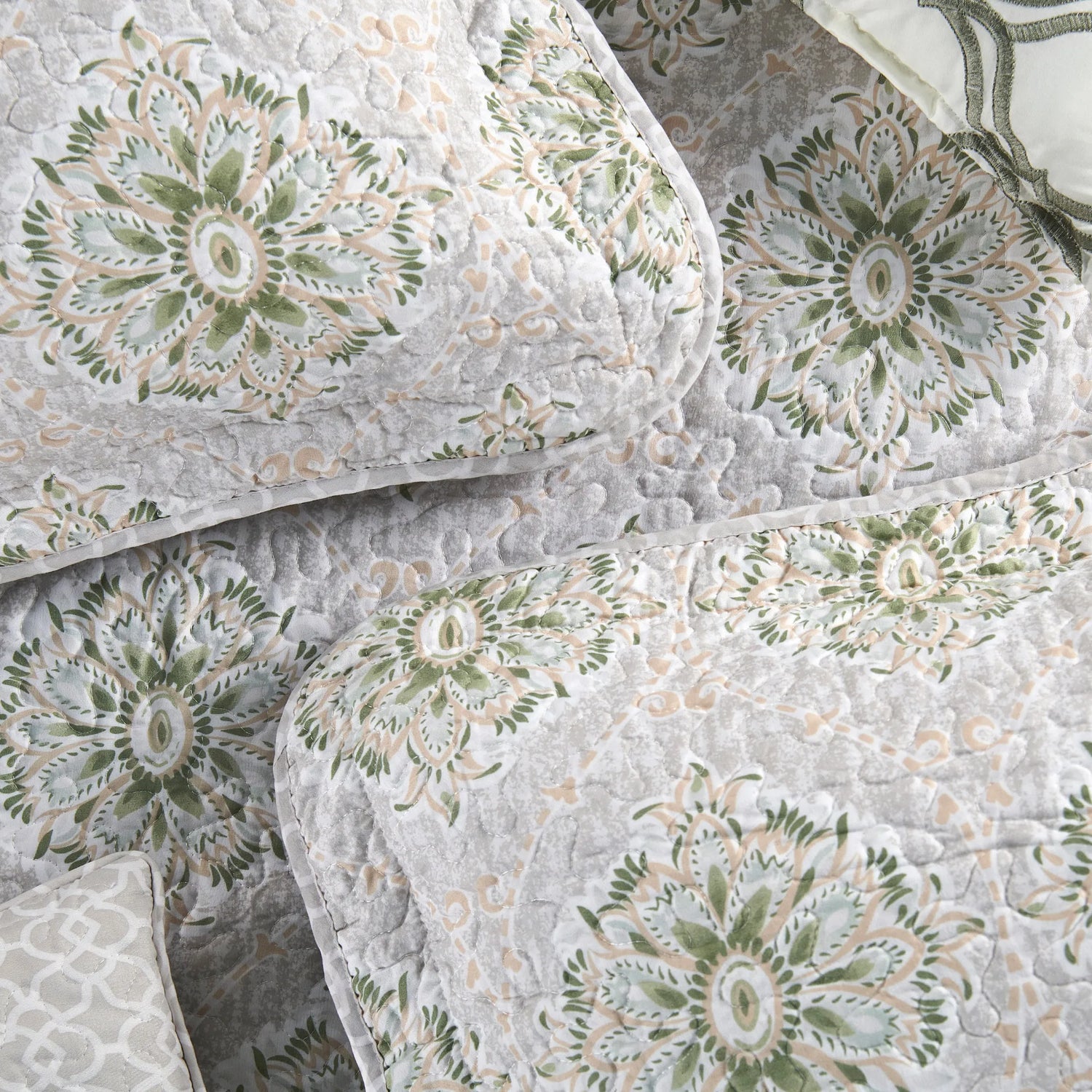 5 Piece Bloom Medallion Printed Microfiber Quilt Bedspread Set