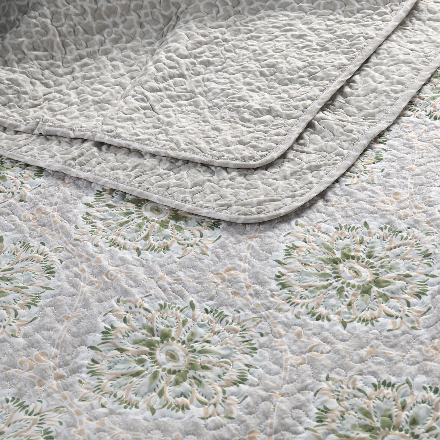 5 Piece Bloom Medallion Printed Microfiber Quilt Bedspread Set