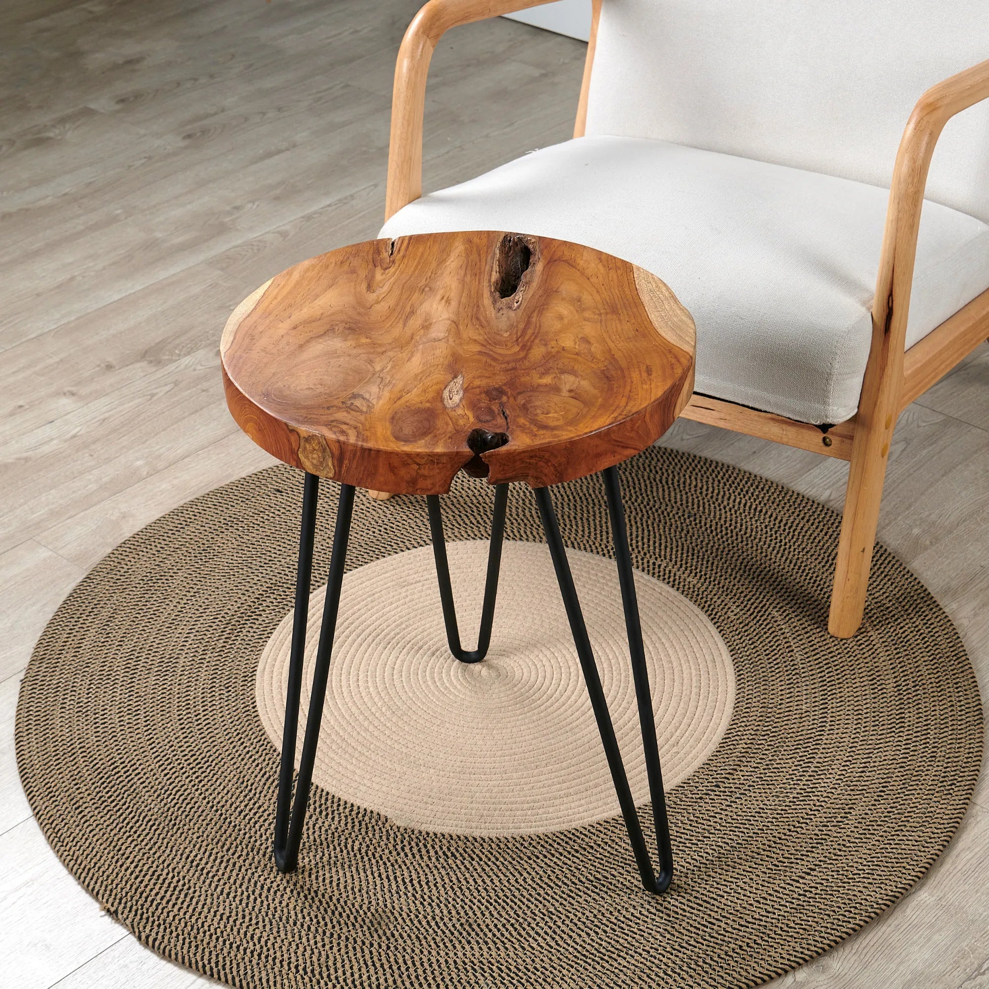 Teak Round End Table (15.7&quot; x 15.7&quot; x 17.9&quot;)
