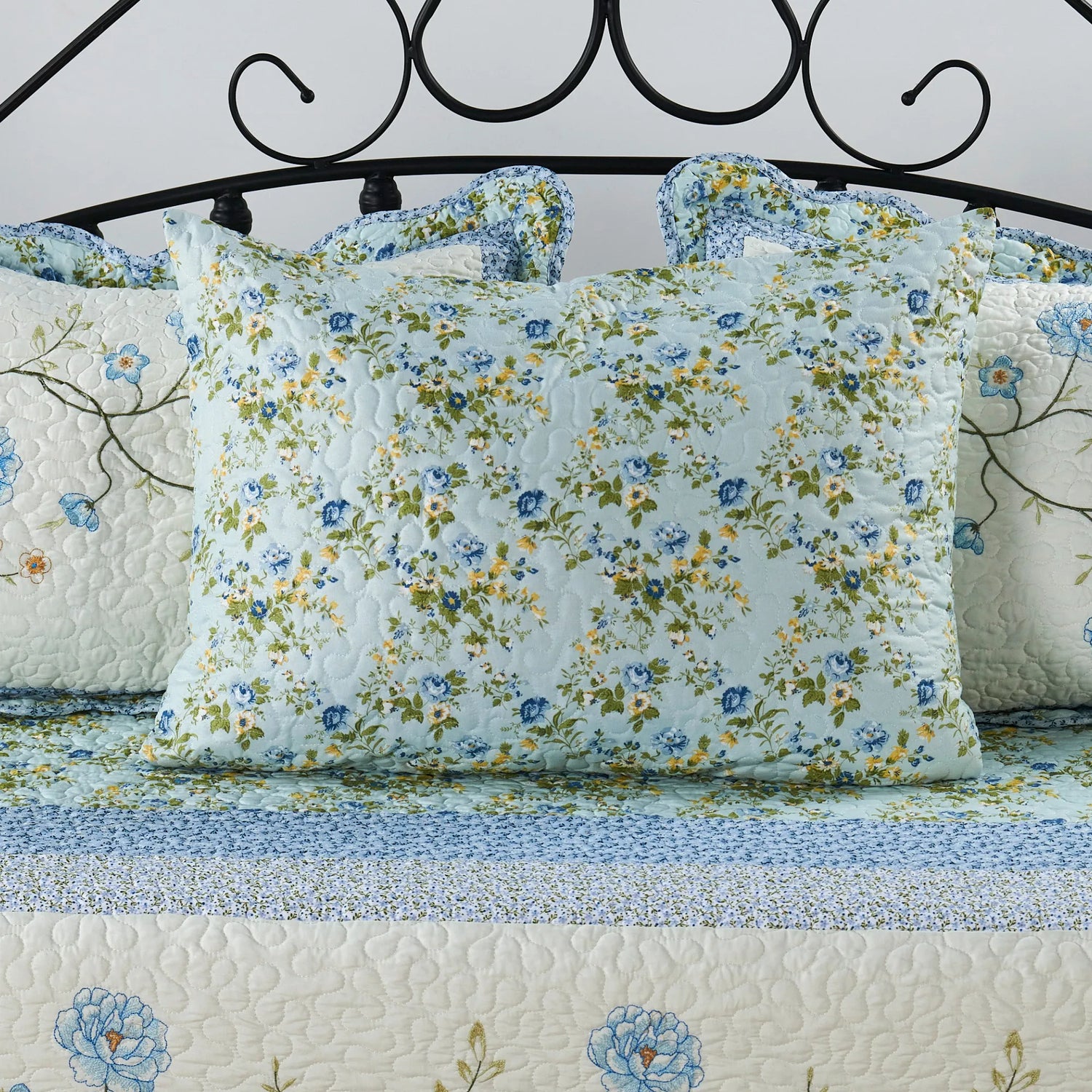 4 Piece Dorset Daybed Bedspread Cover Set (75&quot; x 39&quot;)