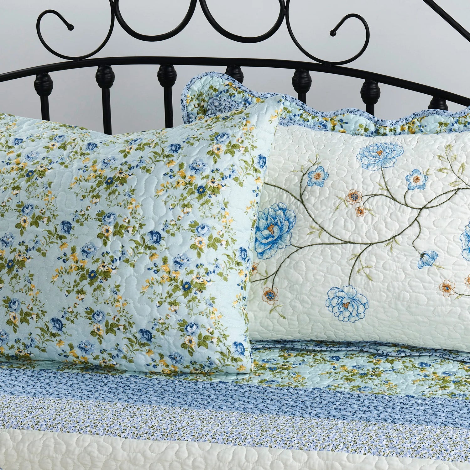 4 Piece Dorset Daybed Bedspread Cover Set (75&quot; x 39&quot;)