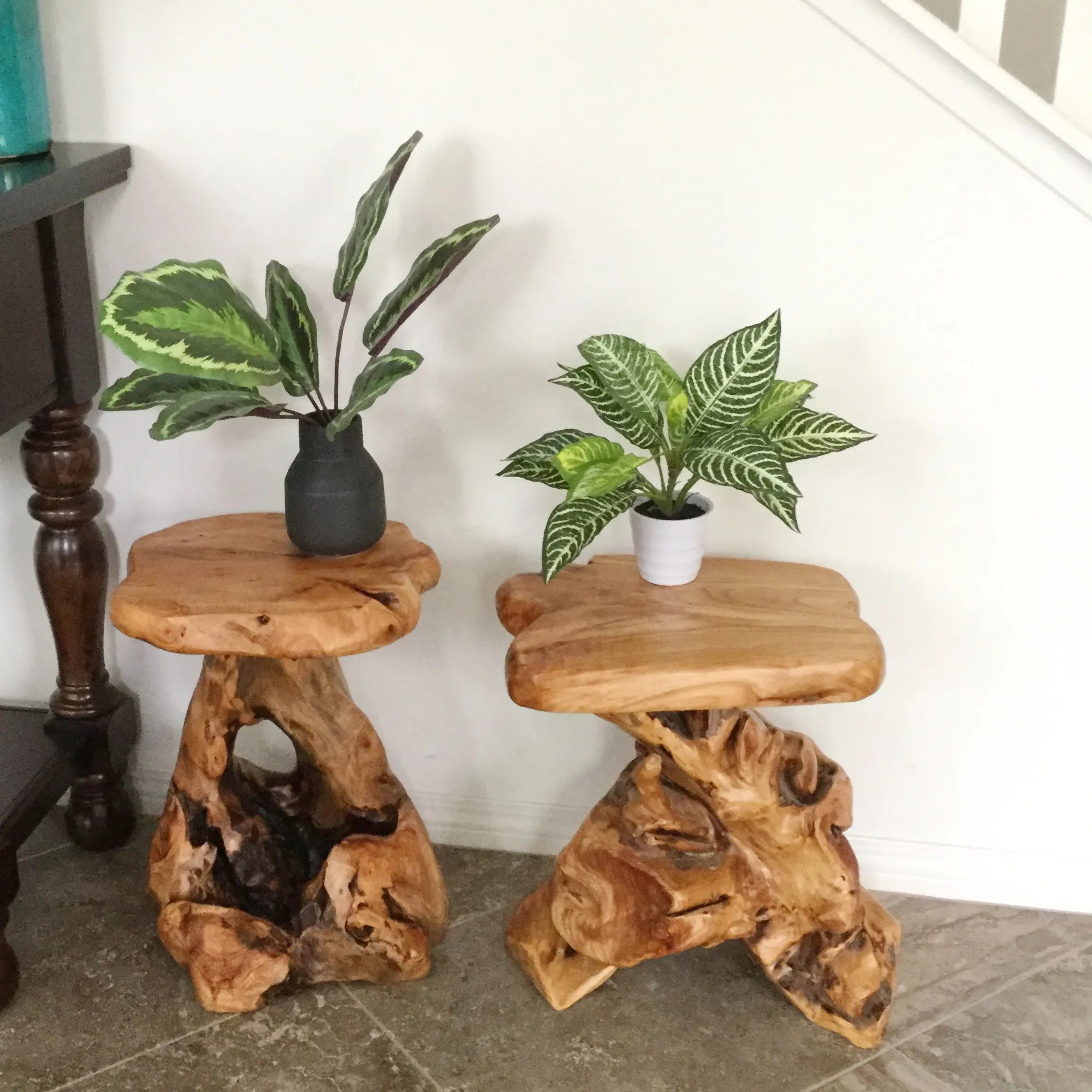 Cedar Wood Flower Stand End Table (13.5&quot; x 15.5&quot; x 19.5&quot;)