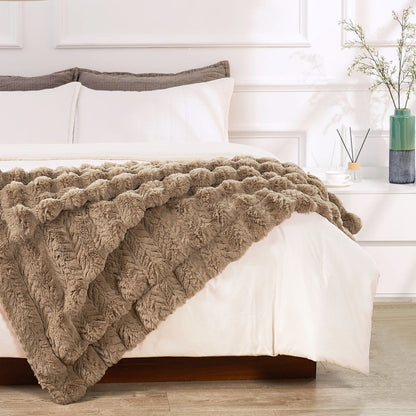 Tread Pattern Rabbit Faux Fur Throw Blanket (50&quot;x60&quot;)