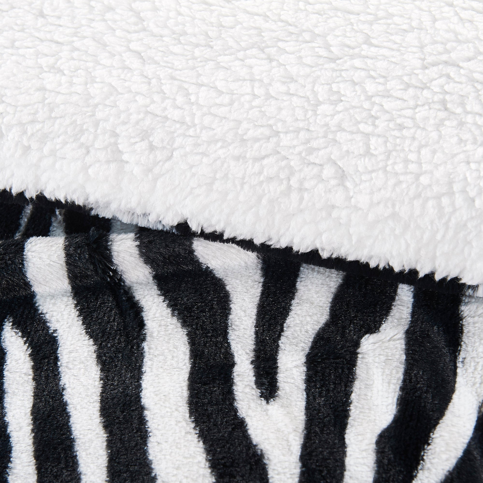 Animal Nature Faux Fur with Sherpa Back Blanket (86&quot;x92&quot;)