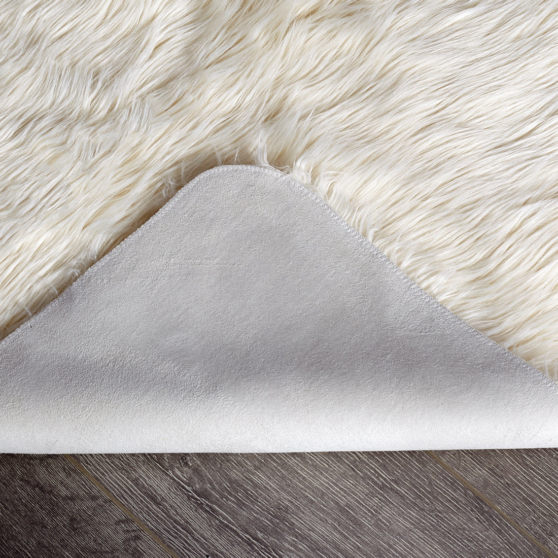 Shaggy Faux Fur Rug (3&quot;x6&quot;)