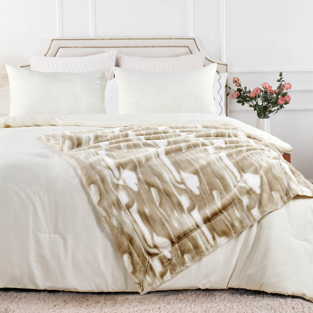Beaver Faux Fur Throw Blanket (50"x60")