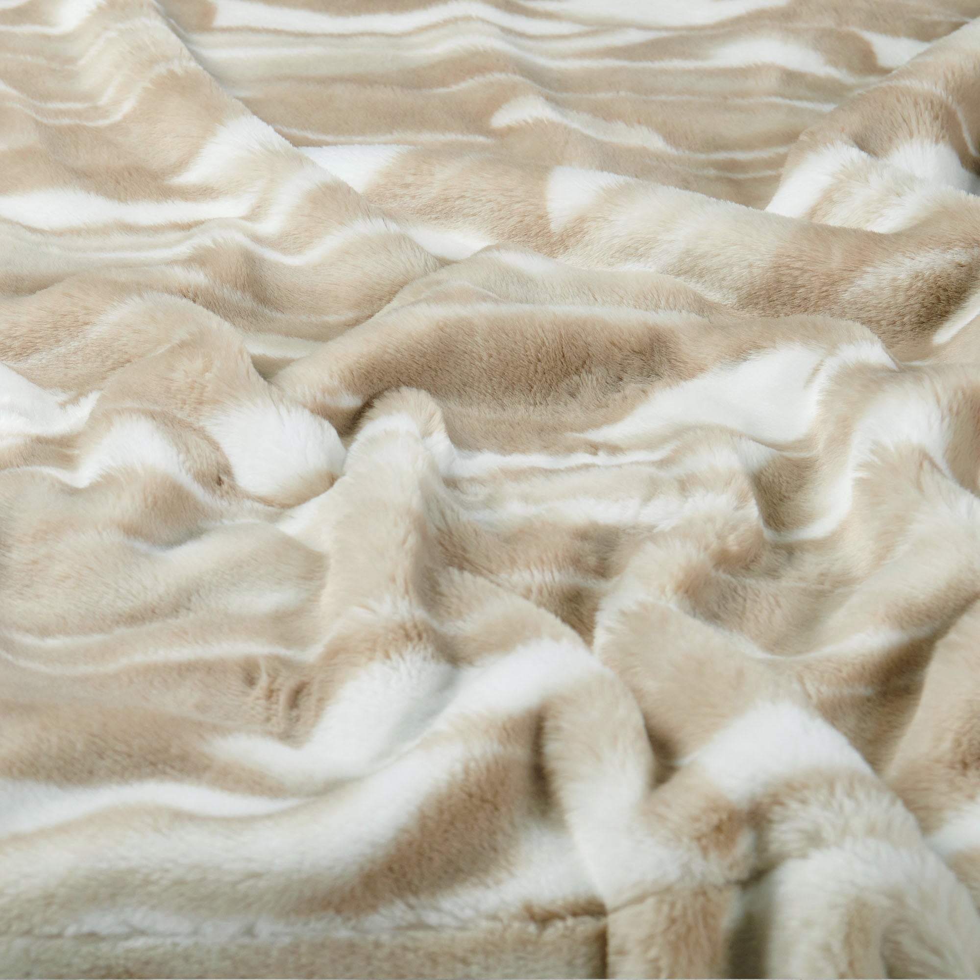 Beaver Faux Fur Throw Blanket (50&quot;x60&quot;)