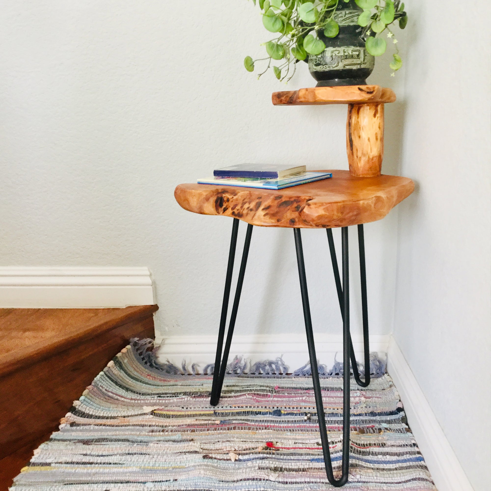 Natural Edge Cedar Wood Dual-Tier End Table (18&quot; x 15.5&quot; x 26&quot;)