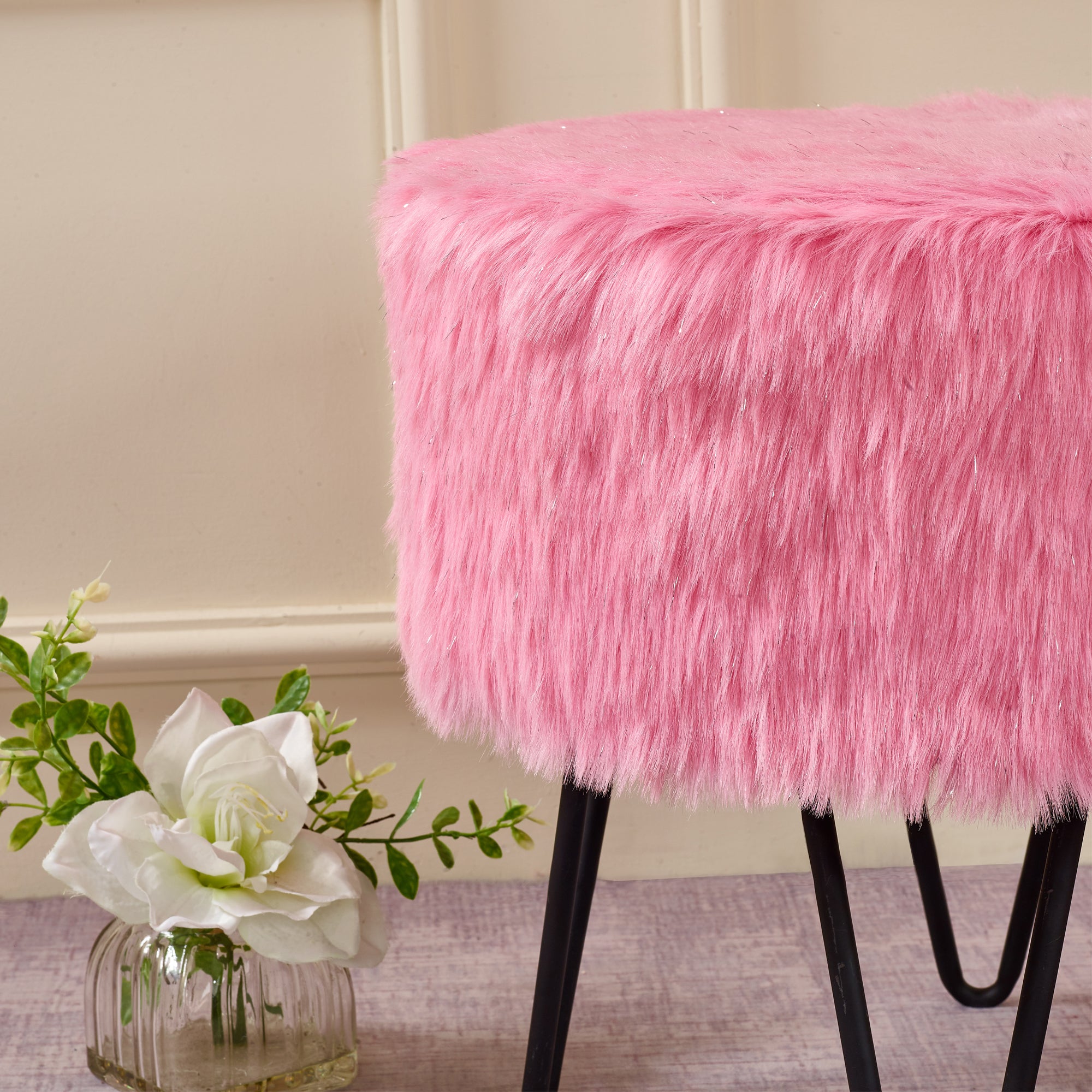 Glitter Faux Fur Round Ottoman (18&quot; x 18&quot; x 18&quot;)